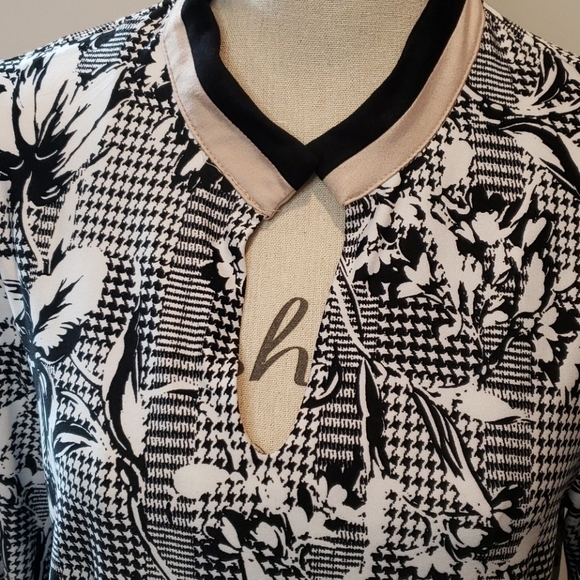 3/$30 FAITH&JOY long sleeve floral printed collar blouse - Picture 2 of 8